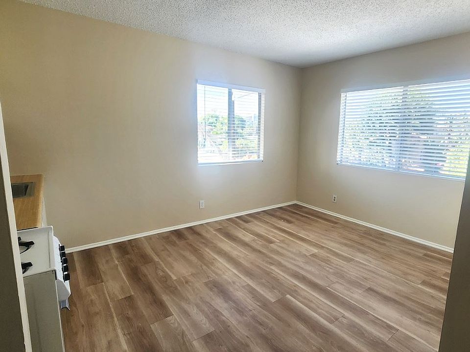 Kitchen eating area