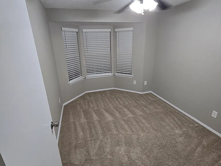 5704 Giddyup Ln — Photo 8