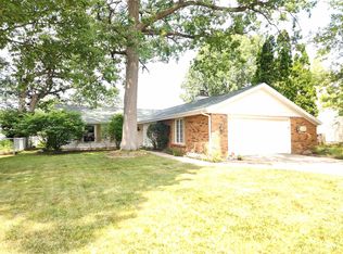2231 Skyhawk Dr, Fort Wayne, IN 46815