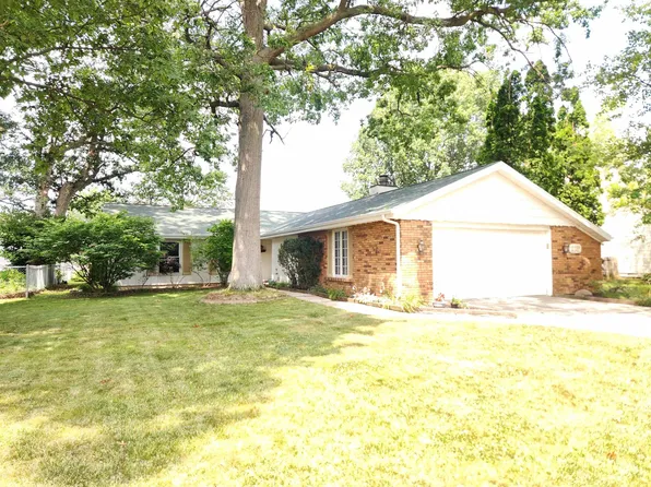 2231 Skyhawk Dr, Fort Wayne, IN 46815