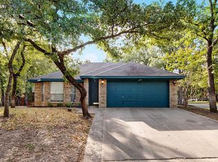 700 Oak Park Dr, Azle, TX 76020