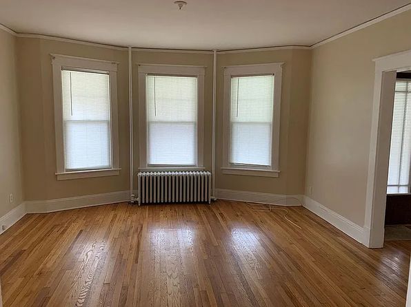 63 Hollywood Ave #1