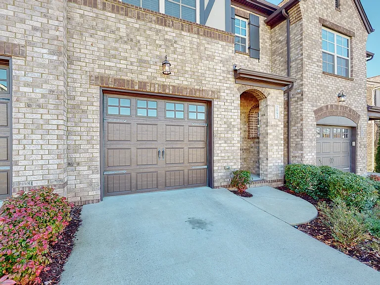 2093 Newark Ln — Photo 32