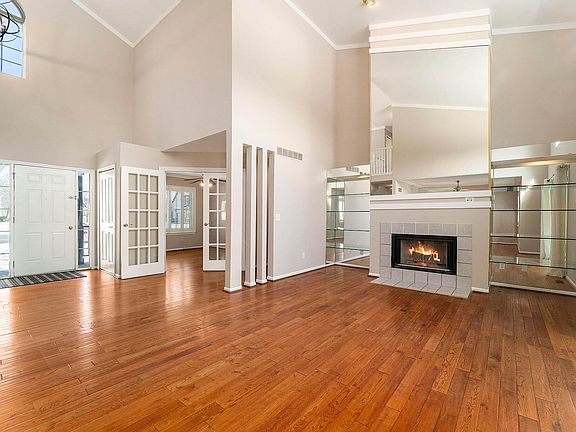 4th image of 4110 Rolling Meadow Ln