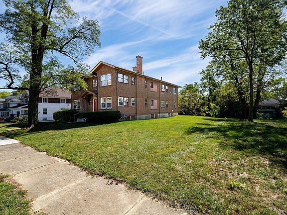 3rd image of 300 Oxford Ave