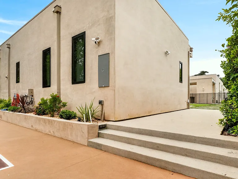 5728 Calvin Ave #1/2 — Photo 8