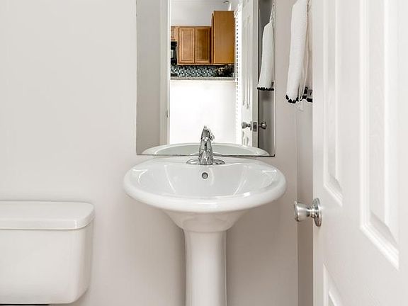 Half bath/powder room