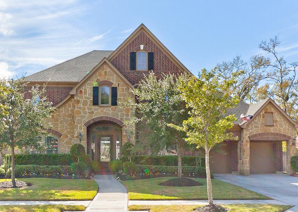 Exquisite two story home in Sienna Plantation features both formals, open floor plan, game room, med