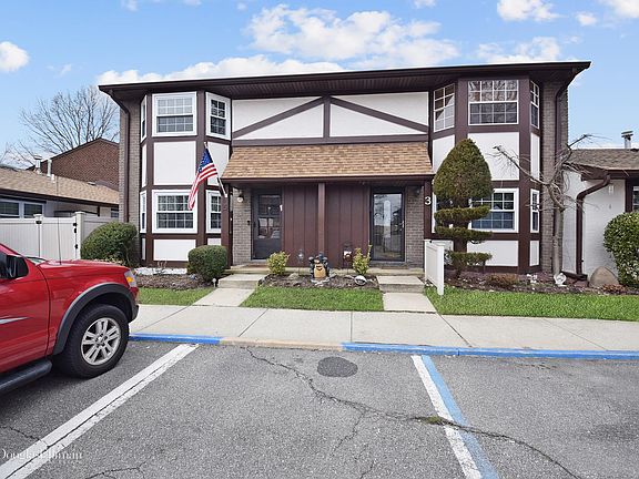 2nd image of 5 Countrywood Ct