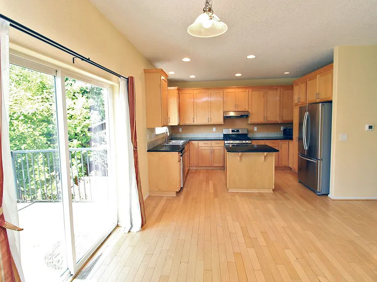 9946 NW Taylor St — Photo 8