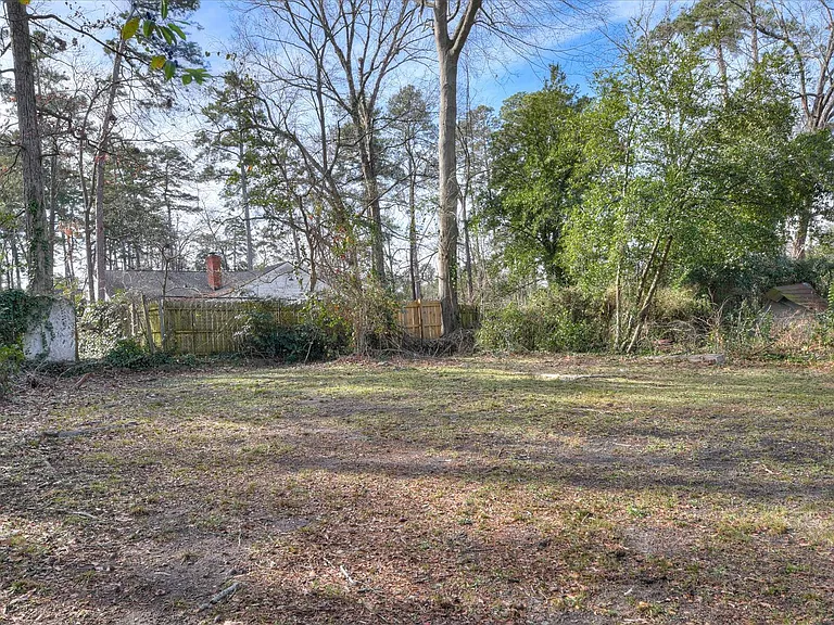 2818 Hazel St — Photo 3