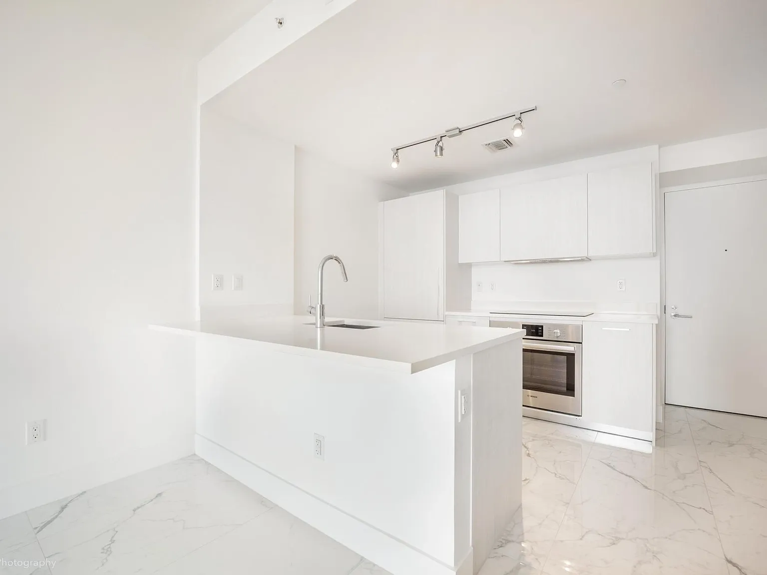 1 bed, 1.5 bath, 610 sqft, $3,200 — Photo 2