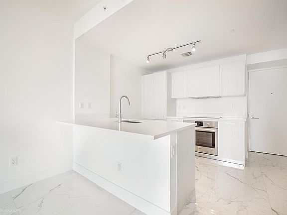 2nd image of 501 NE 31st St Unit 904