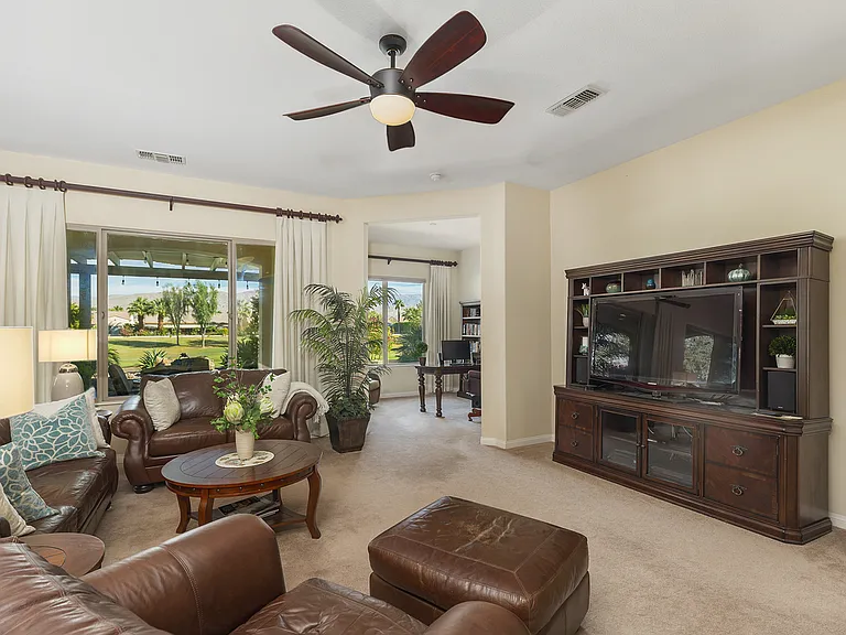 81126 Avenida Lorena — Photo 11
