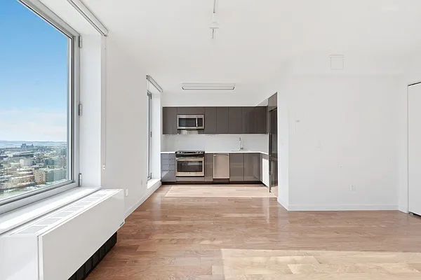 Rented by Greystar | media 6