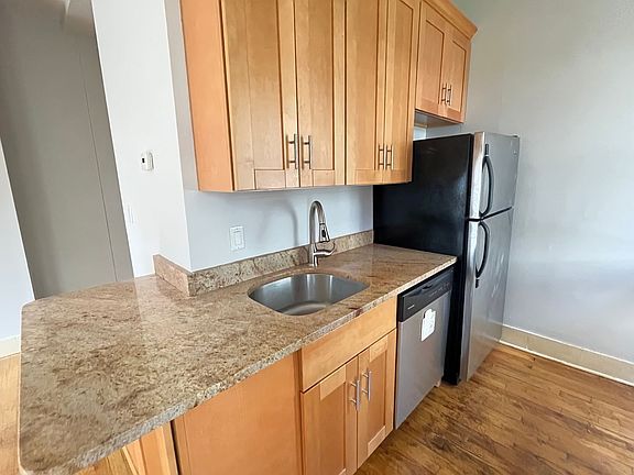 4th image of 240 Edwards St #3