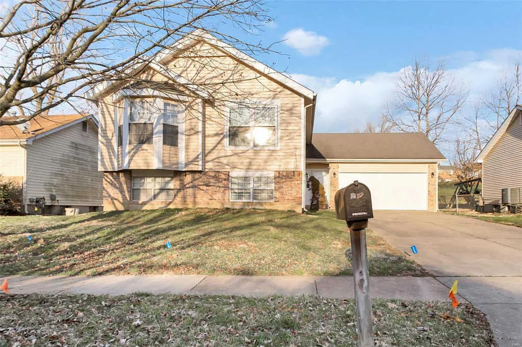 2130 Hungerford Dr photo 1