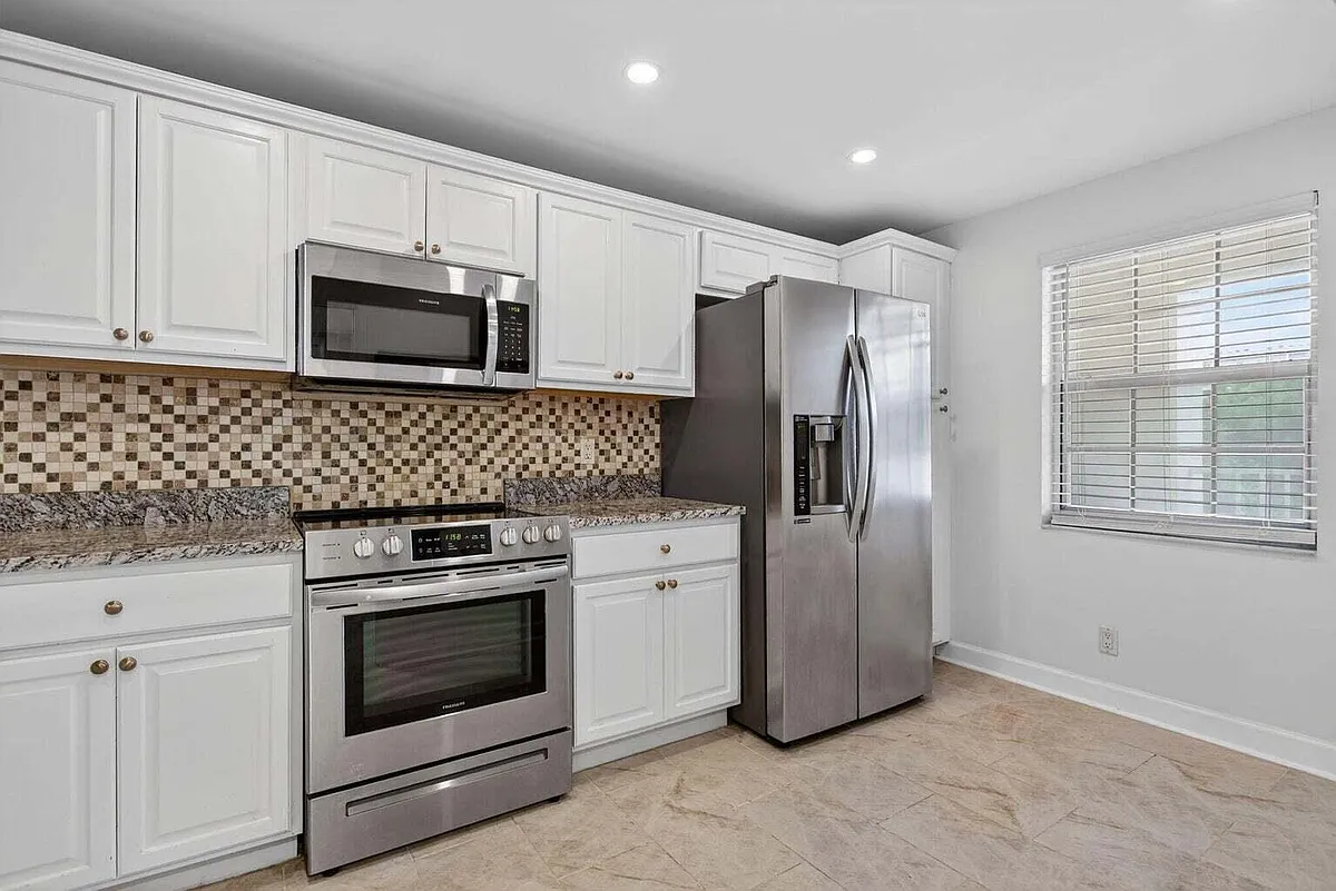 Building Photo - 3503 Oaks Way #405