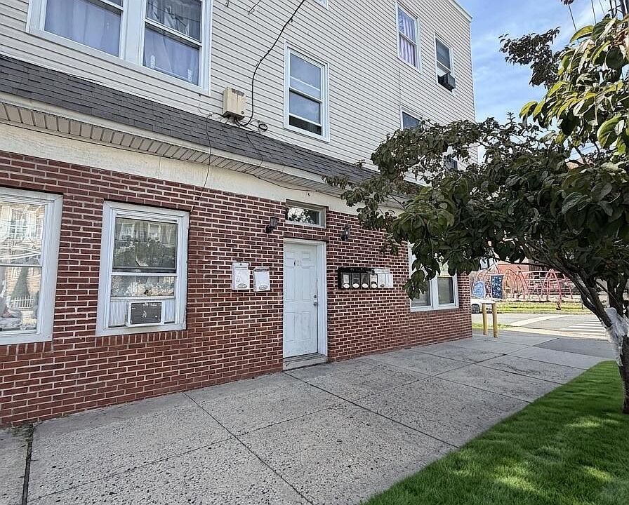 1st image of 410-412 1st Ave #1