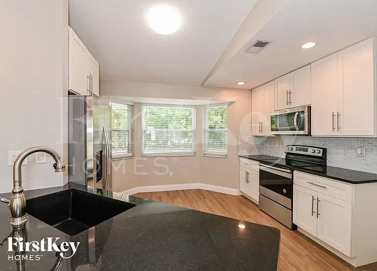2213 SE 5th St — Photo 7