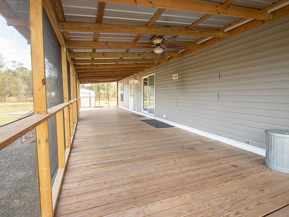 4th image of 665 NE 223rd St
