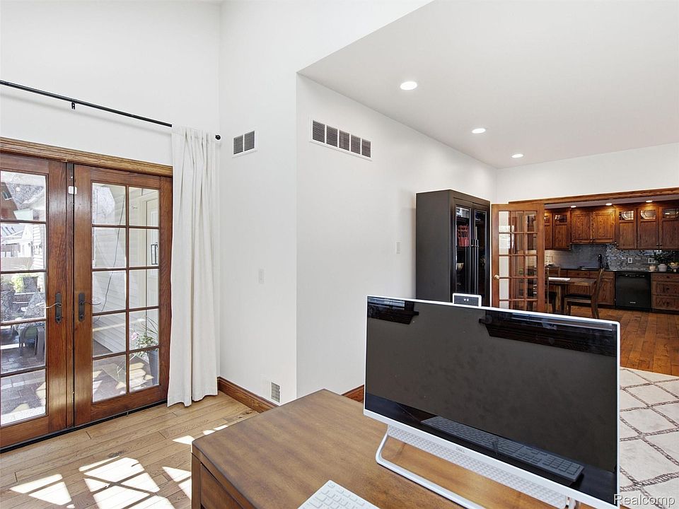 1010 Genesee Dr, photo 16