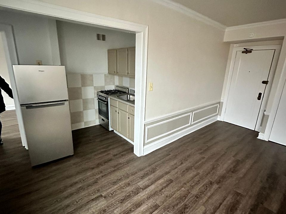 1st image of 5301 N Ashland Ave APT 305