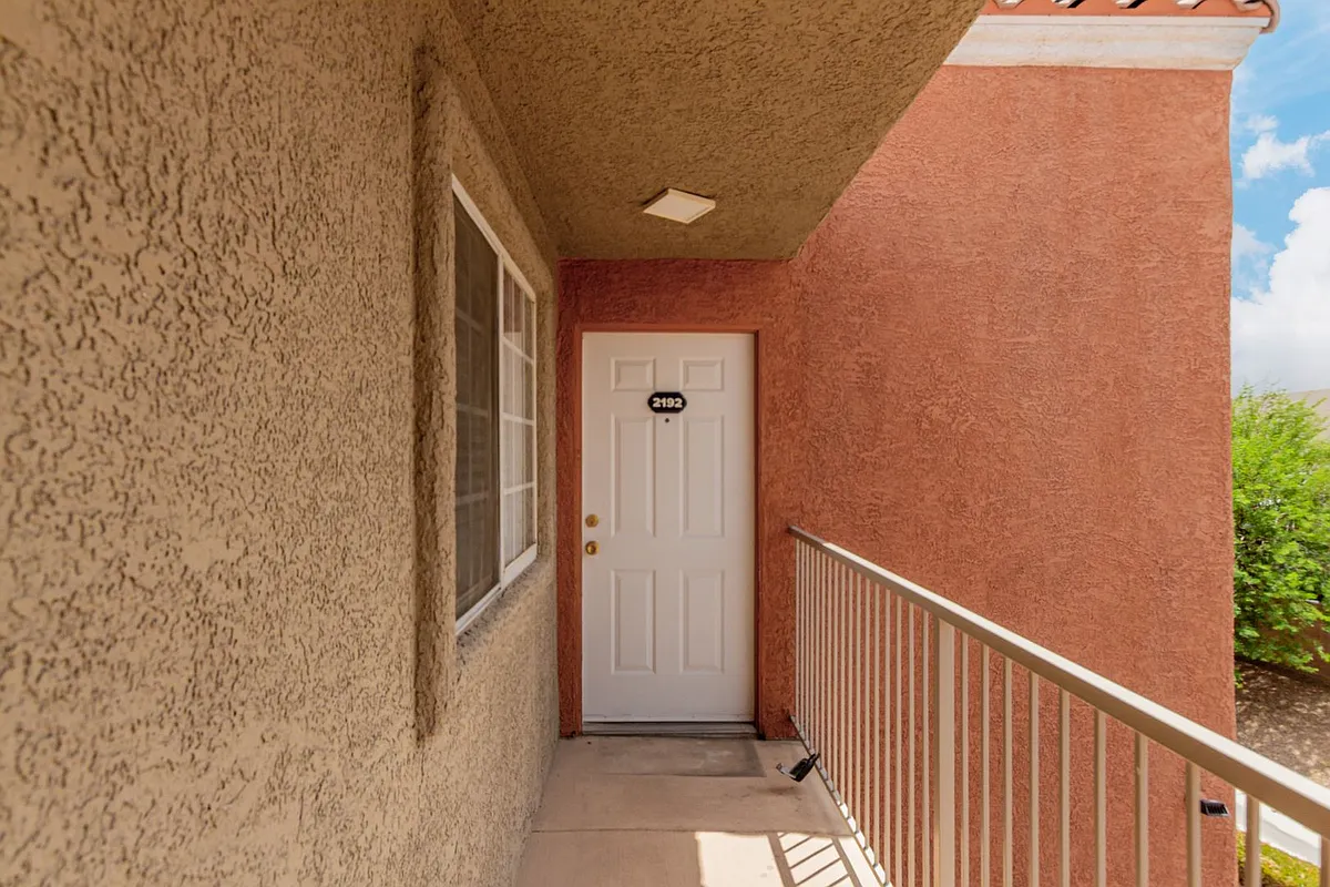 Building Photo - 4730 E Craig Rd #32