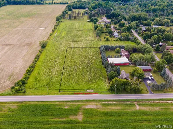 5810 Salt Rd, Clarence, NY 14031