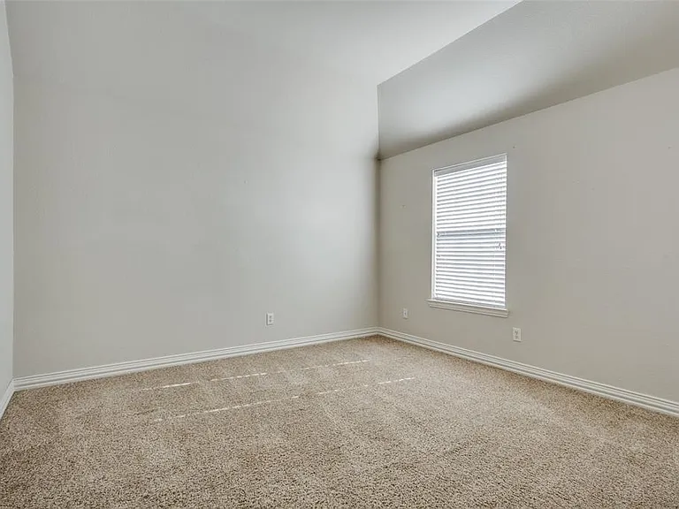 778 Fall River Dr — Photo 5