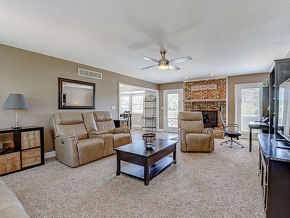 5th image of 6062 Shawna Ct