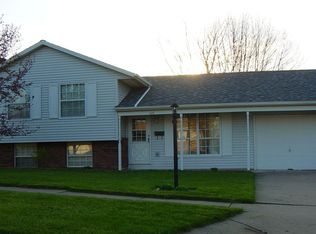 424 Ridgecrest Dr, Washington, IL 61571