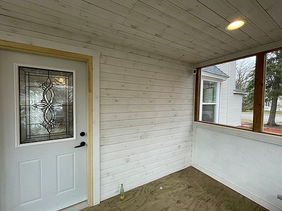 Screen porch for relaxing- bug free!