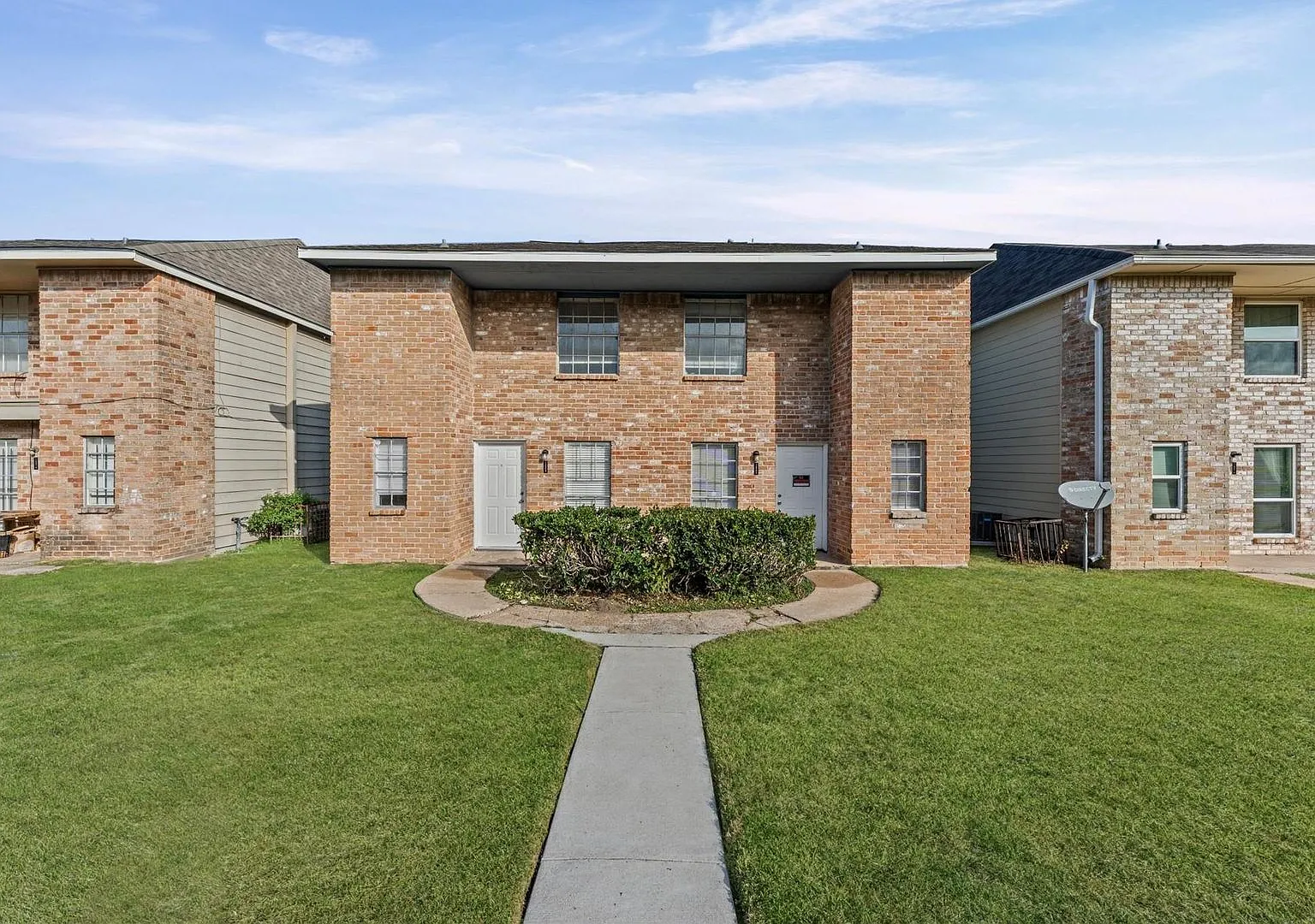 Welcome to this beautifully remodeled duplex offering the perfect opportunity for homeowners and ... — Photo 2