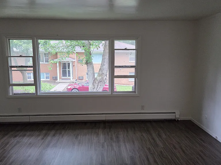 41 Hutchinson St #3 — Photo 8