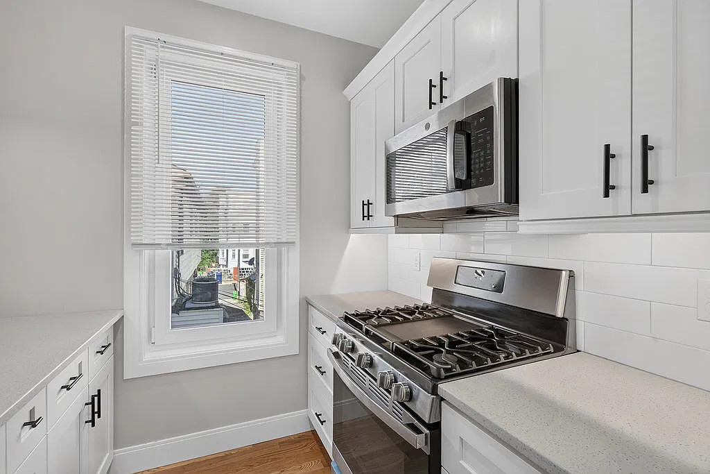 3 bed, 1063 sqft, $3,600 — Photo 4