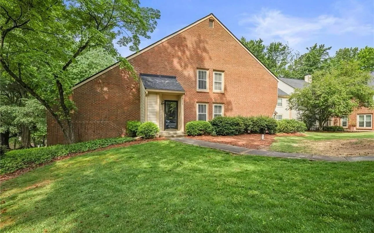 3 bed, 2583 sqft, $950 — Photo 2