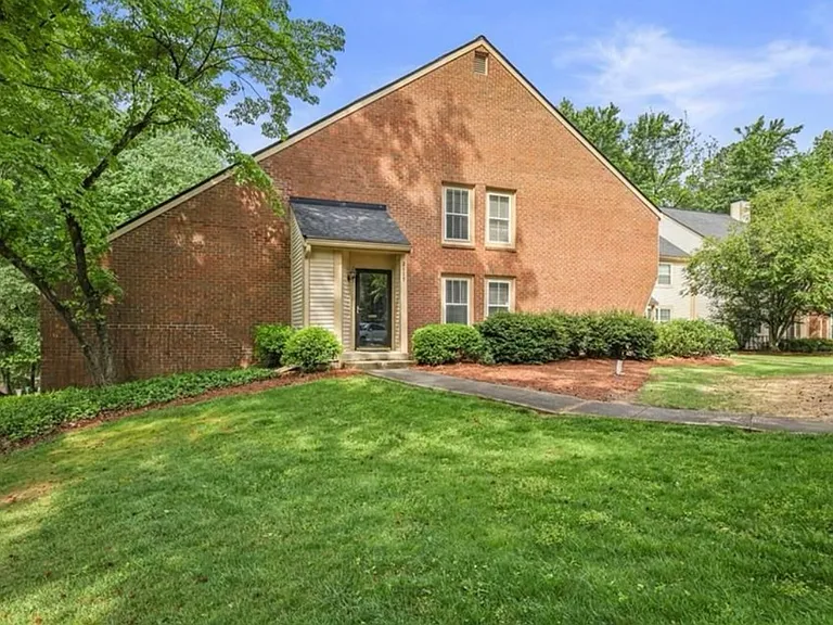 2117 Bucktrout Pl — Photo 2