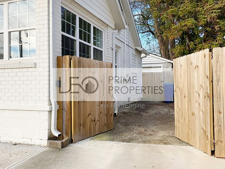 1927 S Gordon St SW — Photo 6
