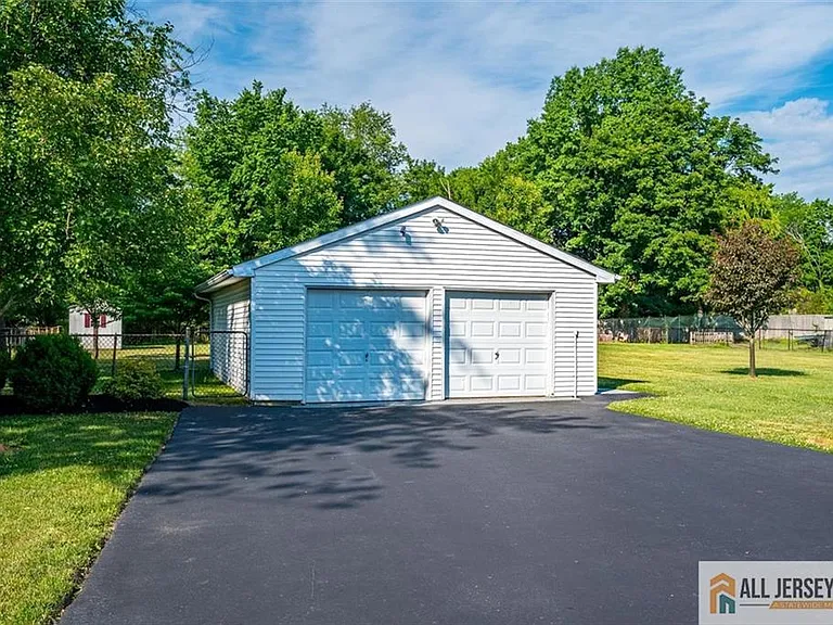 39 Kendall Rd — Photo 31