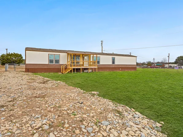 3210 Robinhood Dr, Granbury, TX 76048