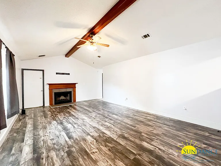 437 Shoal Lake Dr — Photo 2