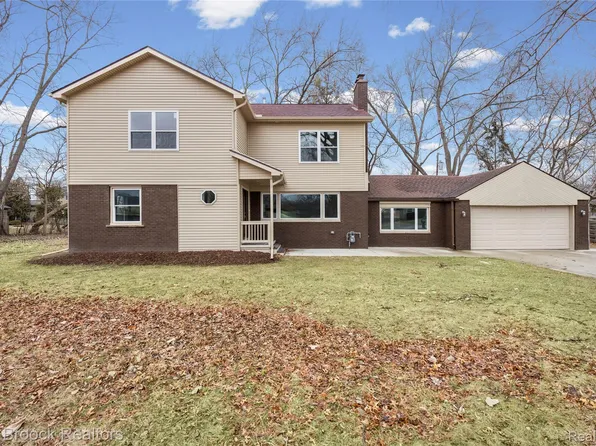 17348 Hilton St, Southfield, MI 48075