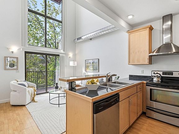 2nd image of 4645 Broadway St #C3