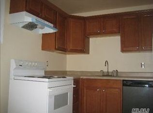 6 Robert St, Old Bethpage, NY 11804