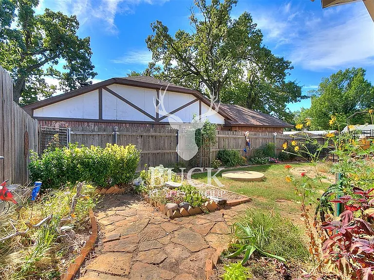 1628 Kavel Dr — Photo 31