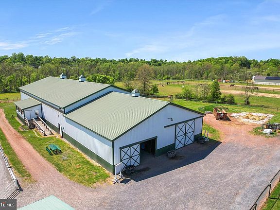 4th image of 20 Red Bridge Rd