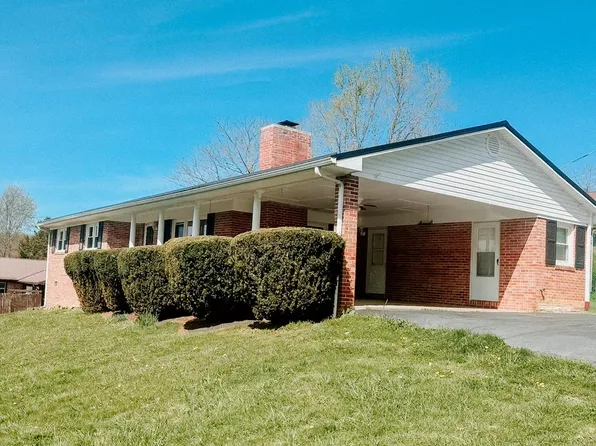131 Stapleton St, Pounding Mill, VA 24637