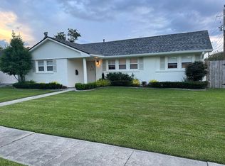 1824 Ridgelake Dr, Metairie, LA 70001