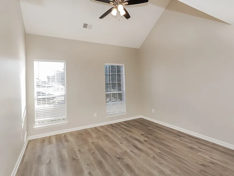 5013 Farmview Dr — Photo 9